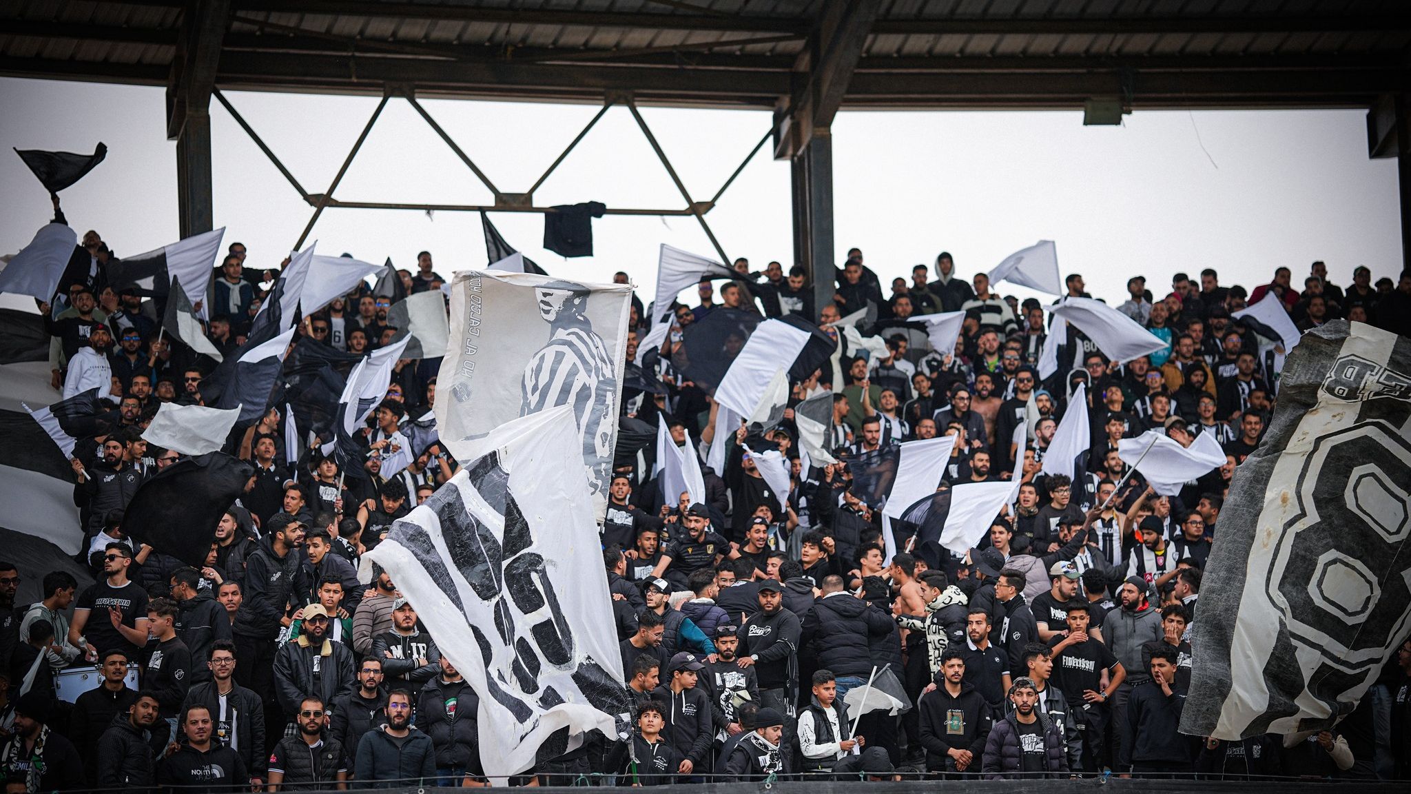 جدل تحكيمي يضع كلاسيكو الترجي والصفاقسي تحت المجهر