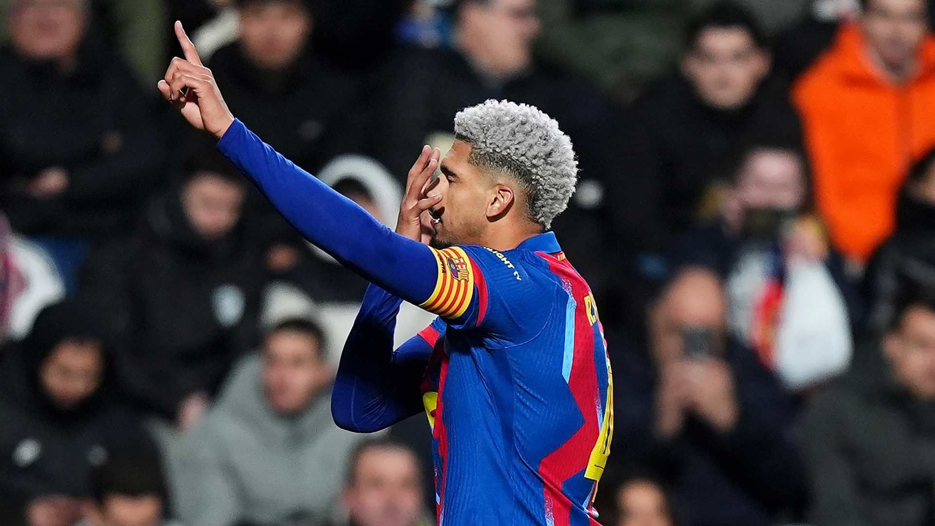 برشلونة يقطع الشك باليقين: أراوخو ليس للبيع ويبقى قائداً للمستقبل