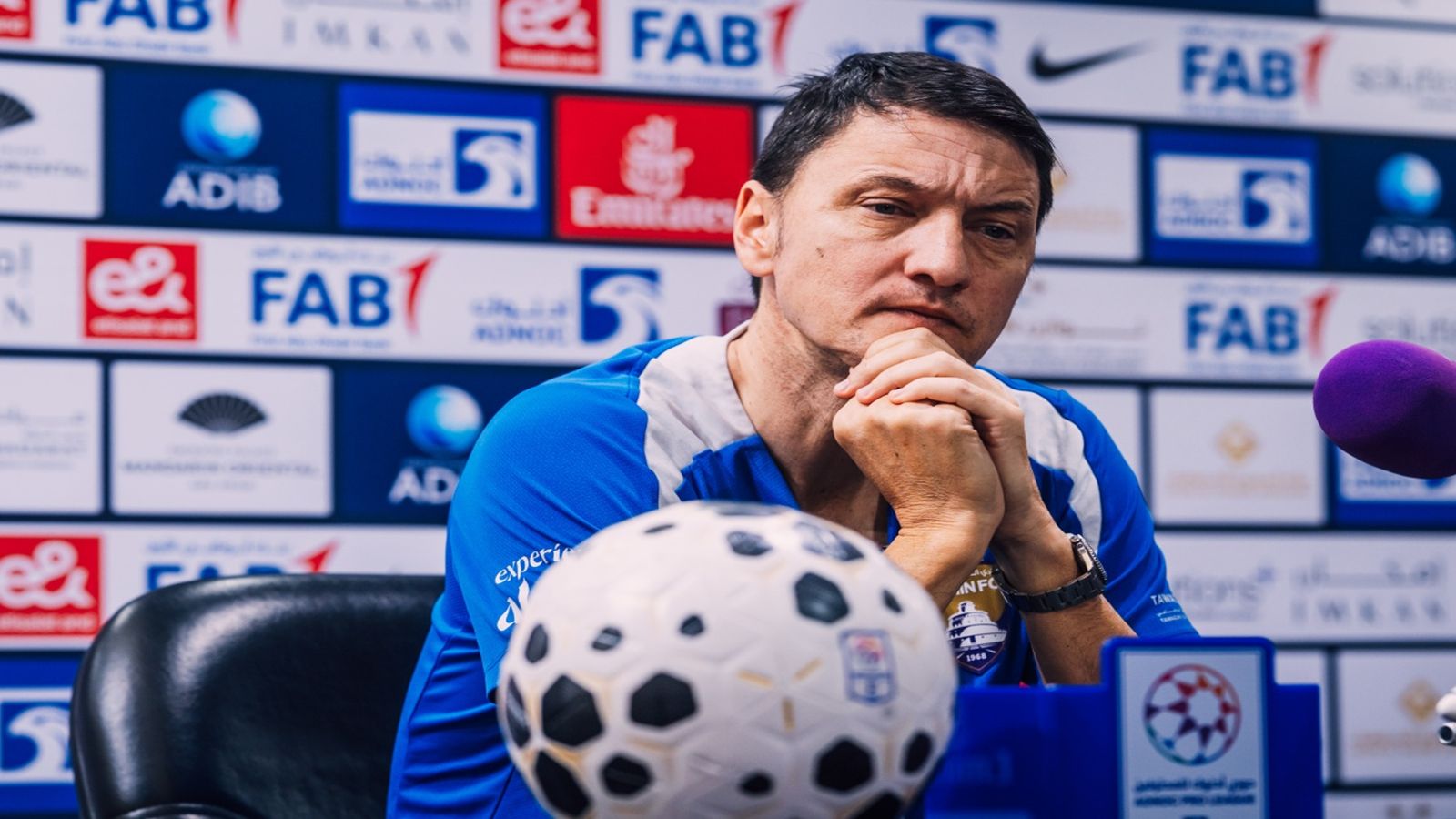 Allenatore Ivic Al Ain in vetta e pressione del campionato Emirati