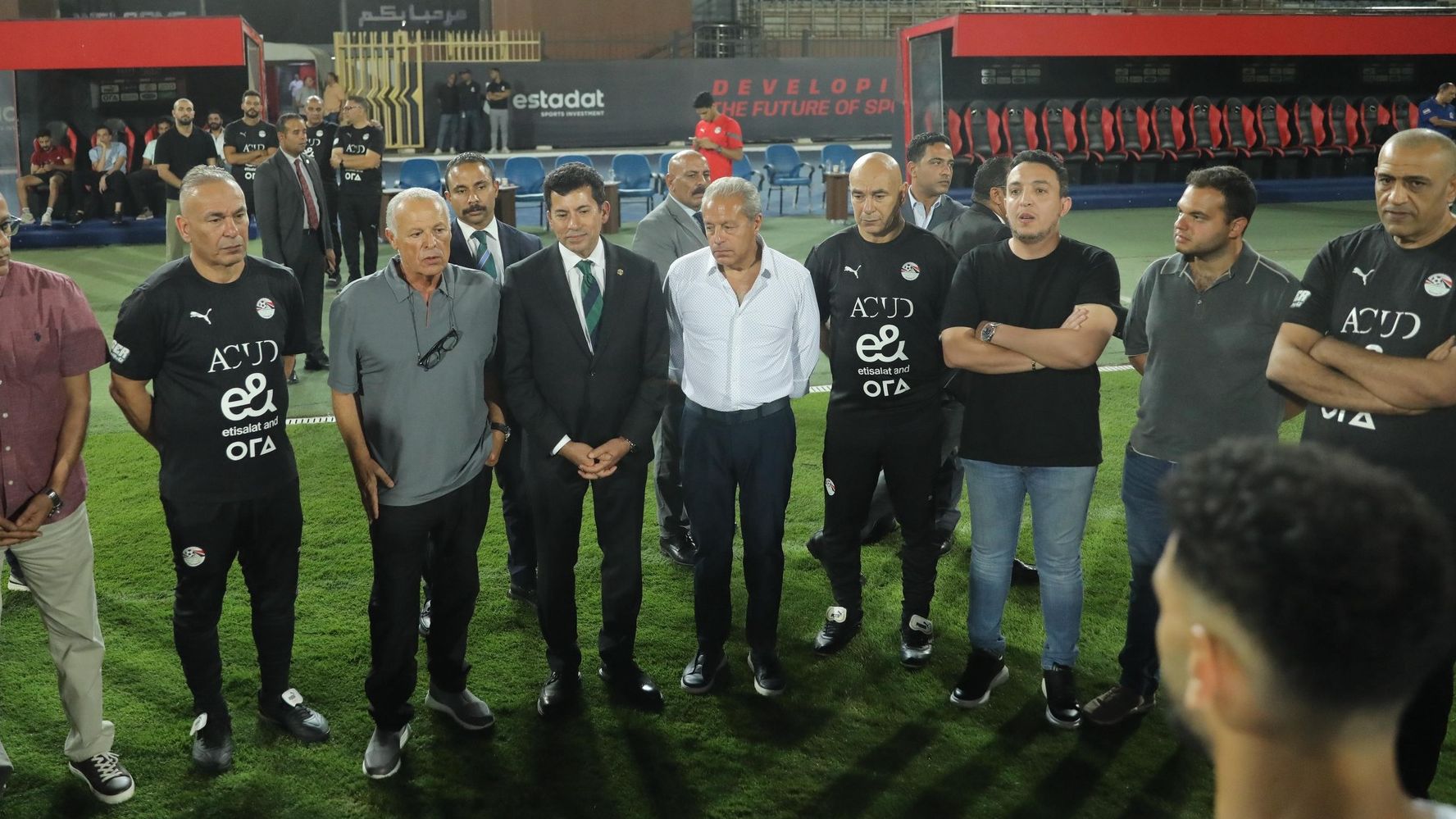 هاني أبوريدة في لقاء سابق مع الجهاز الفني لمنتخب مصر