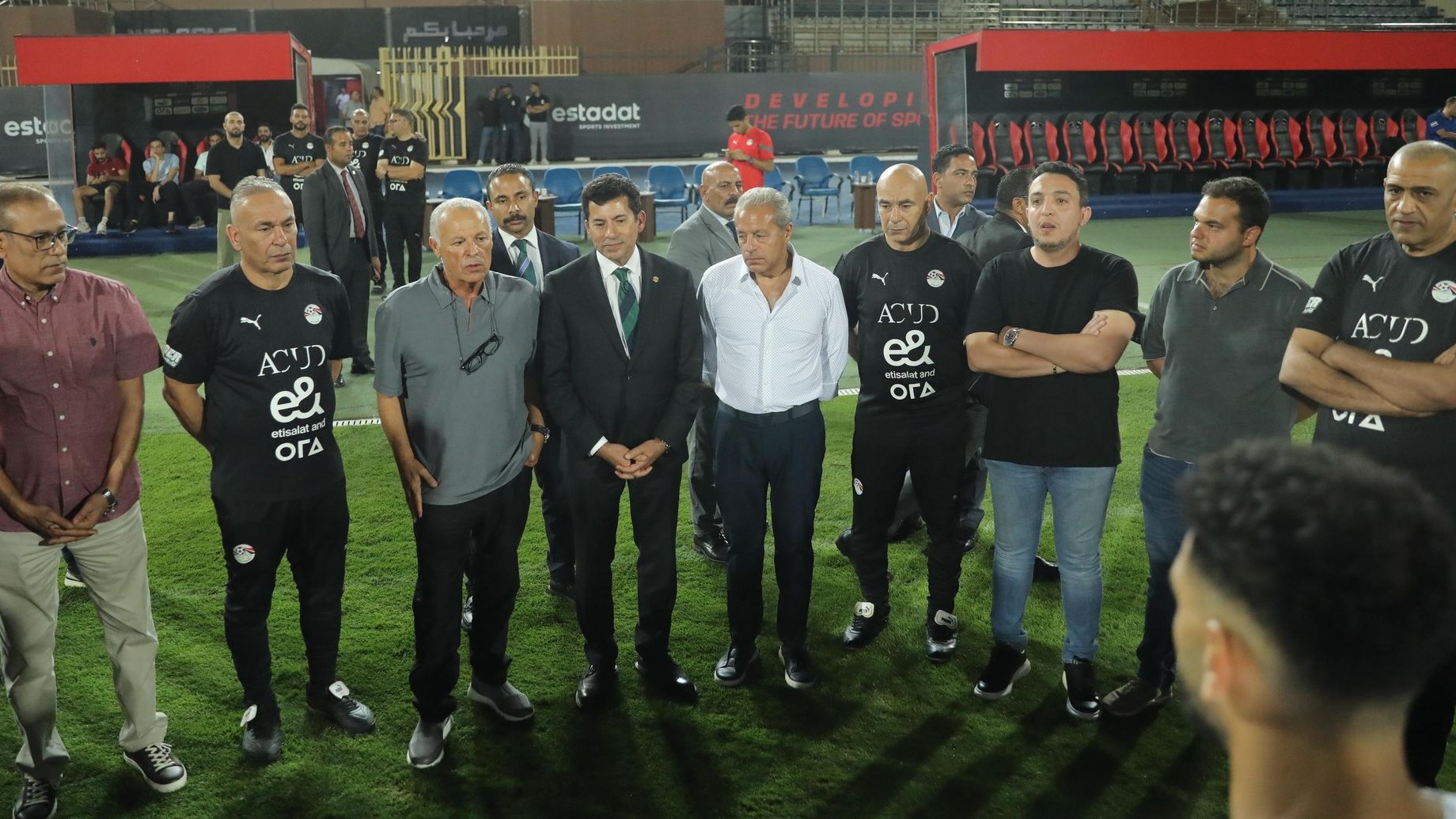 هاني أبوريدة في لقاء سابق مع الجهاز الفني لمنتخب مصر