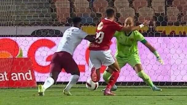 جدل تحكيمي في مباراة سيراميكا كليوباترا والأهلي