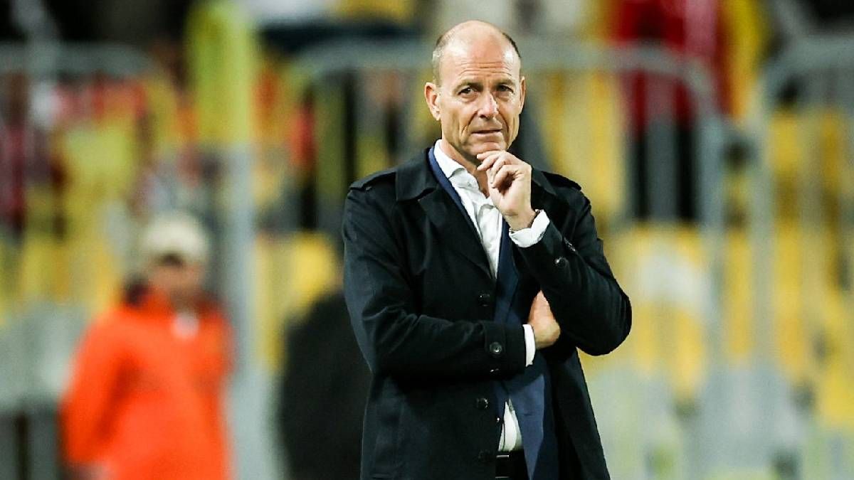 Allenatore Yis Torup celebra la vittoria 2-0 contro Young Africans al Borg El Arab