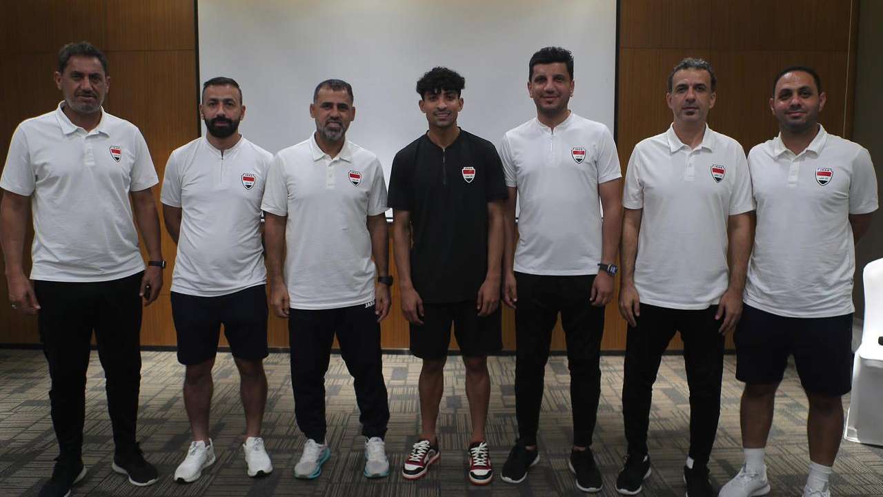 علي جاسم مع بعثة منتخب العراق الأولمبي