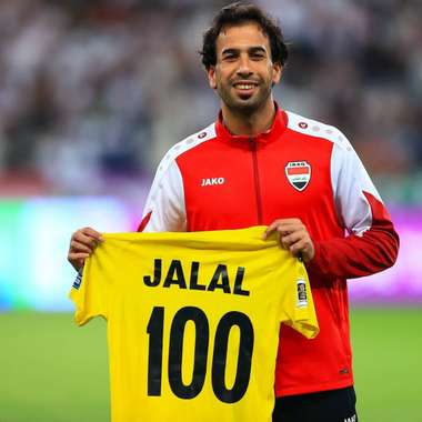 تكريم جلال حسن قبل مباراة الإمارات والعراق