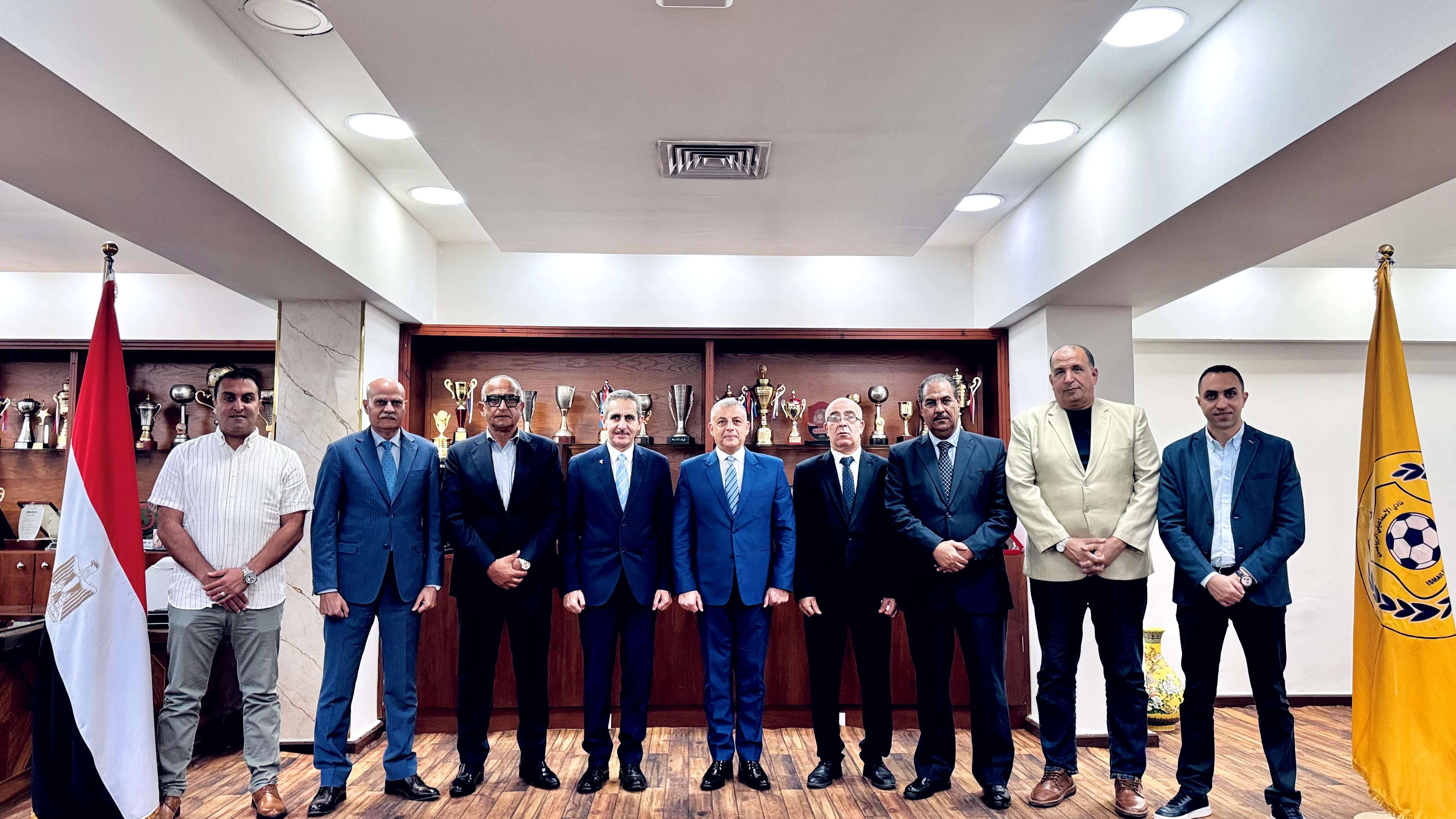 اجتماع محافظ الإسماعيلية مع لجنة الإسماعيلي الجديدة