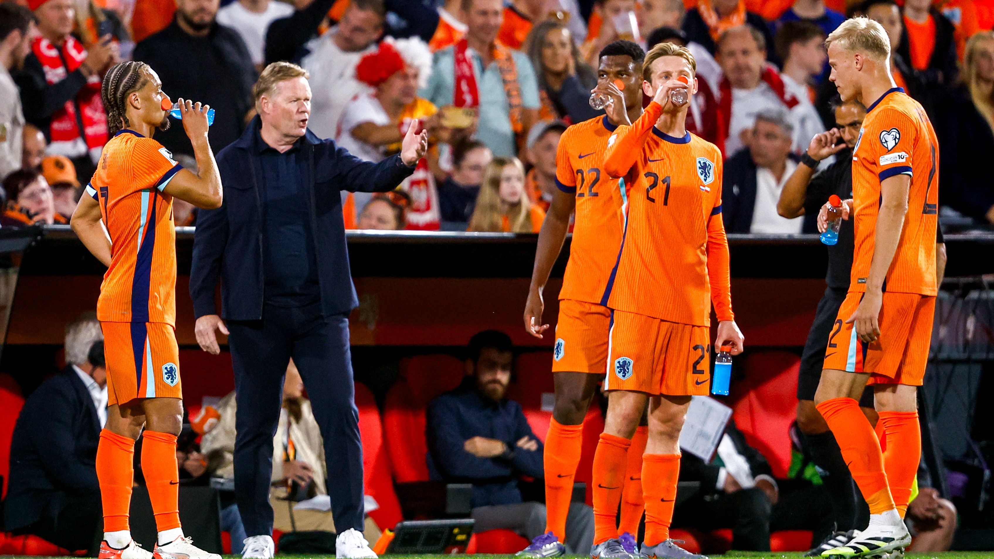 Frenkie de Jong Xavi Simons Ronald Koeman Van Hecke Dumfries