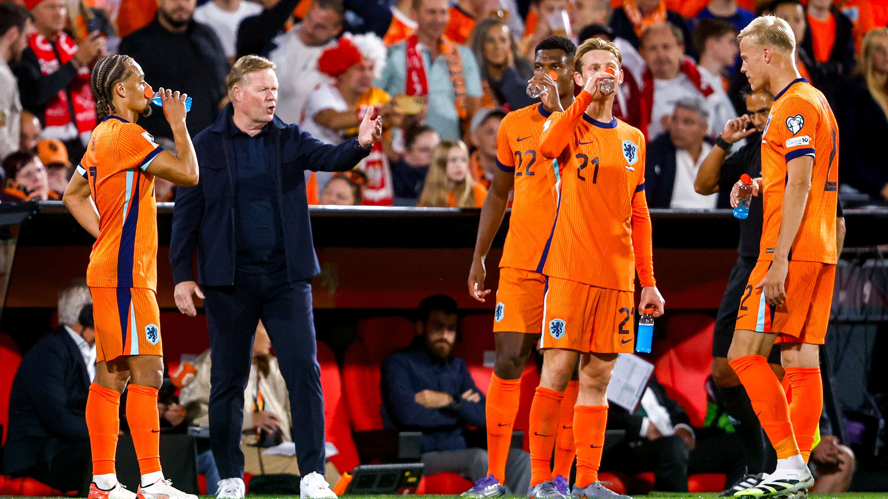 Frenkie de Jong Xavi Simons Ronald Koeman Van Hecke Dumfries