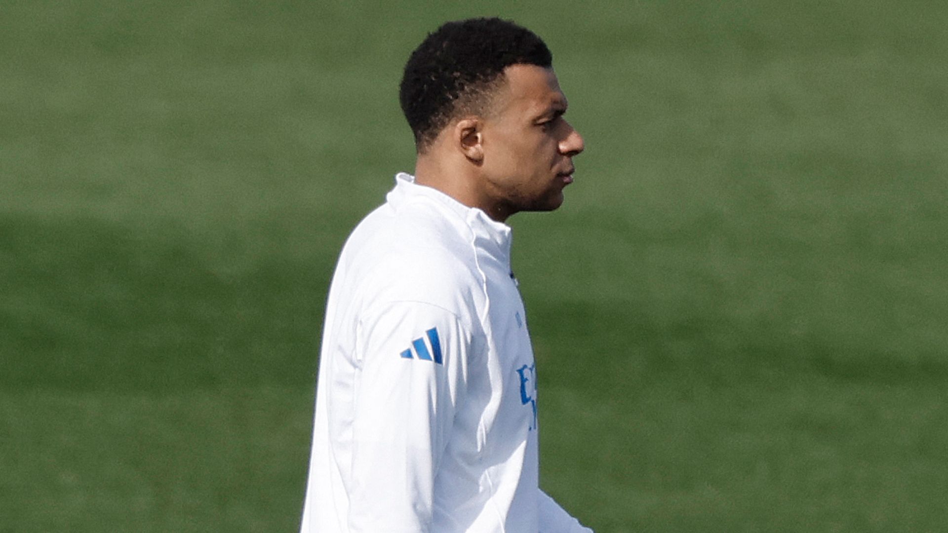 غياب كيليان مبابي عن ريال مدريد لمدة تصل إلى 3 أسابيع بسبب إصابة الركبة