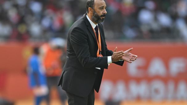 السكتيوي ينظر في أمر بن شرقي بعد مباراة سلطنة عمان | كووورة