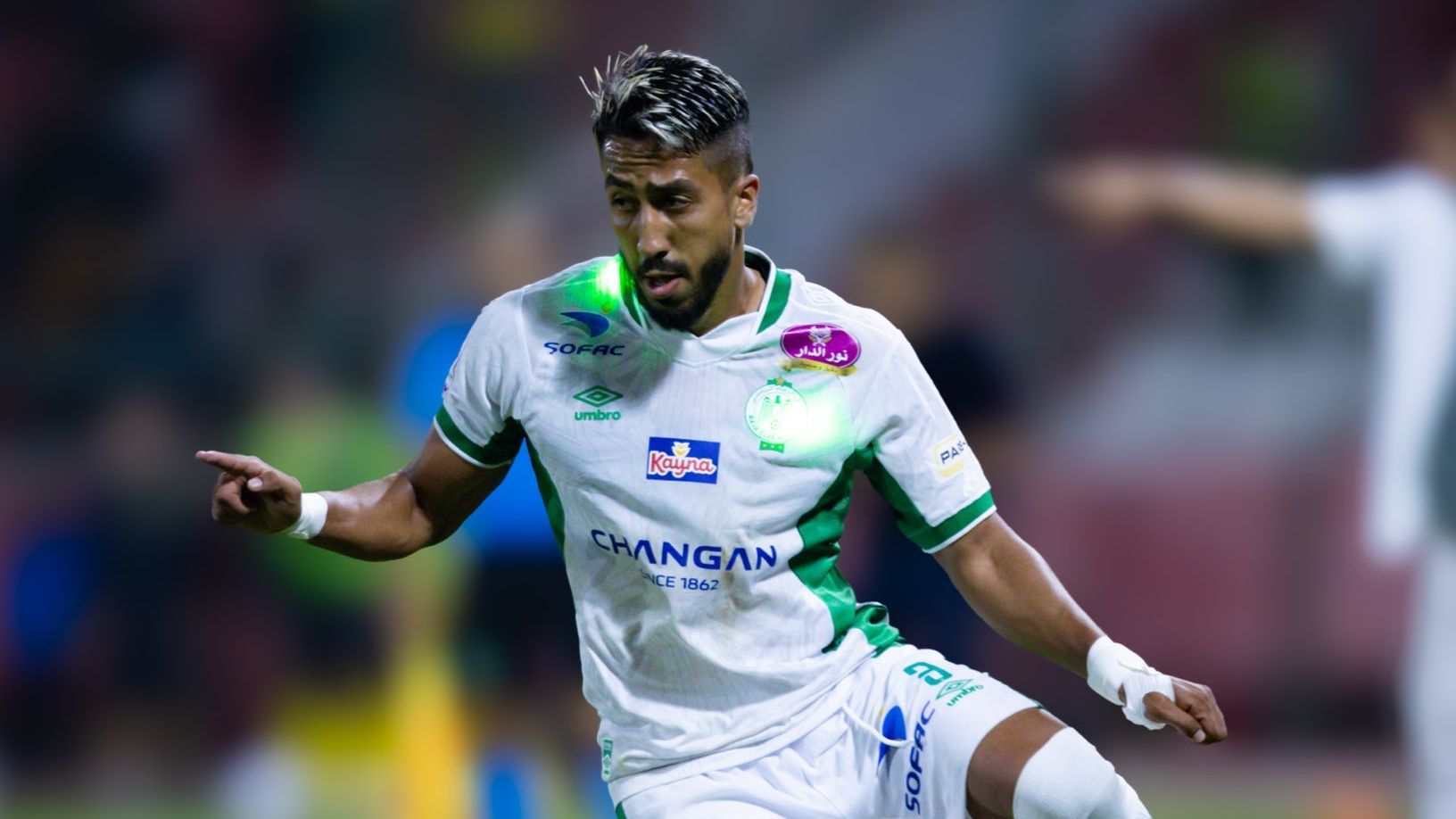 ما القنوات الناقلة لمباراة الفتح الرباطي والرجاء في الدوري المغربي 2026-2027؟ وكيف تشاهدها عبر الإنترنت؟