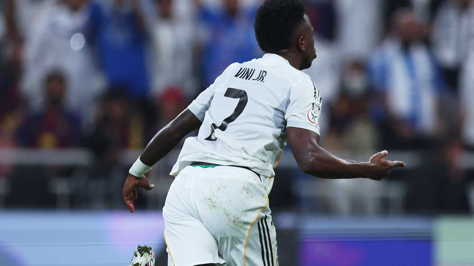 Photo de Vinícius Júnior marquant lors de la finale de la Supercoupe d’Espagne Real Madrid Barcelone