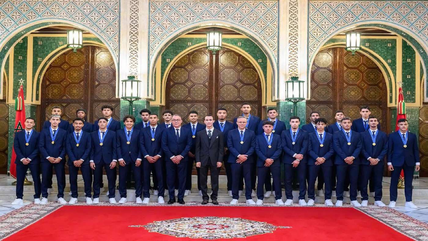 Selección Marruecos Sub-20 celebrando regreso desde Chile