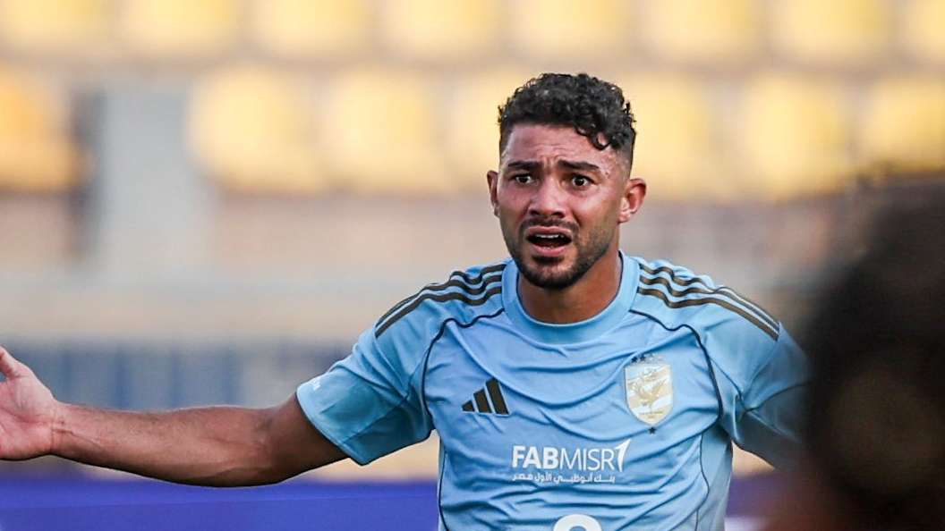 ياسر إبراهيم  مدافع الأهلي المصري