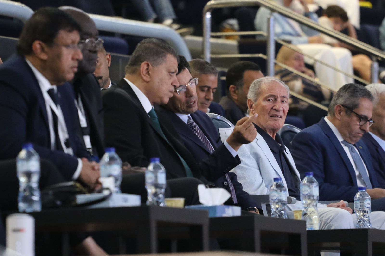 خالد فتحي في مقصورة مباراة نهائي بطولة العالم لناشئي كرة اليد