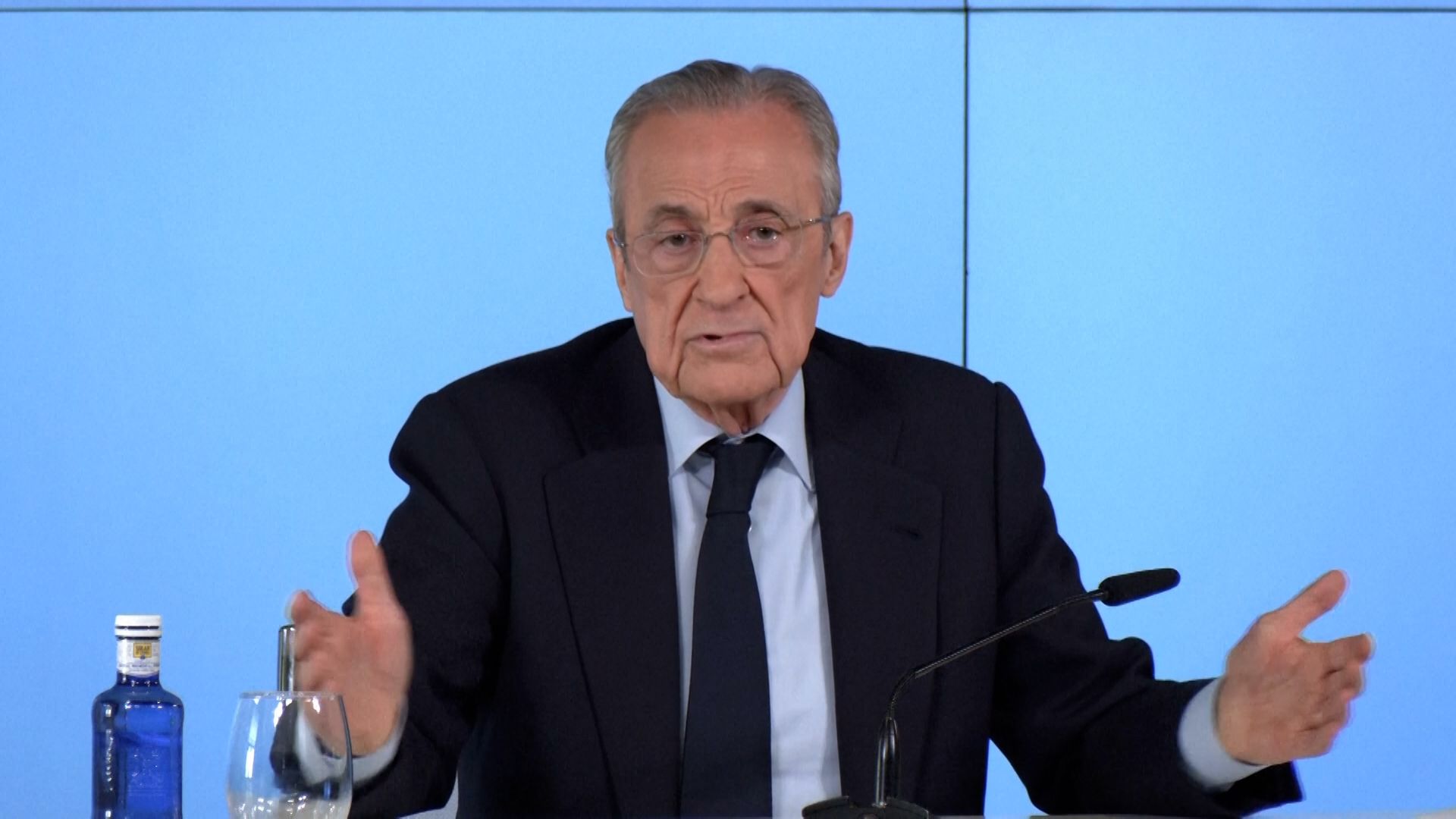 فلورنتينو بيريز يفقد أعصابه في ديربي مدريد.. فماذا حدث؟