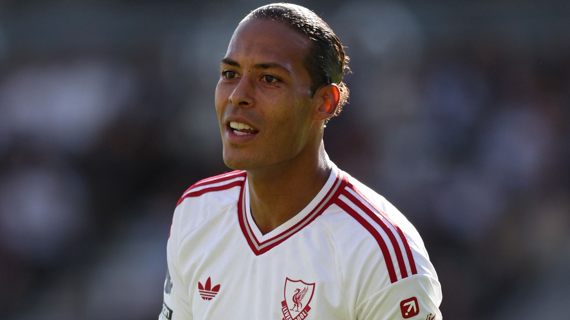 ما القنوات الناقلة لمباراة برينتفورد وليفربول في الدوري الإنجليزي 2026-2027؟ وكيف تشاهدها عبر الإنترنت؟