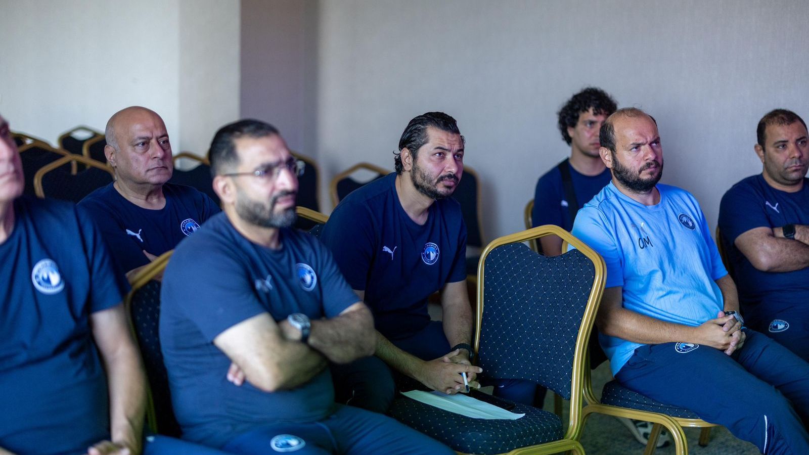 مسؤولو بيراميدز في اجتماع الفيفا