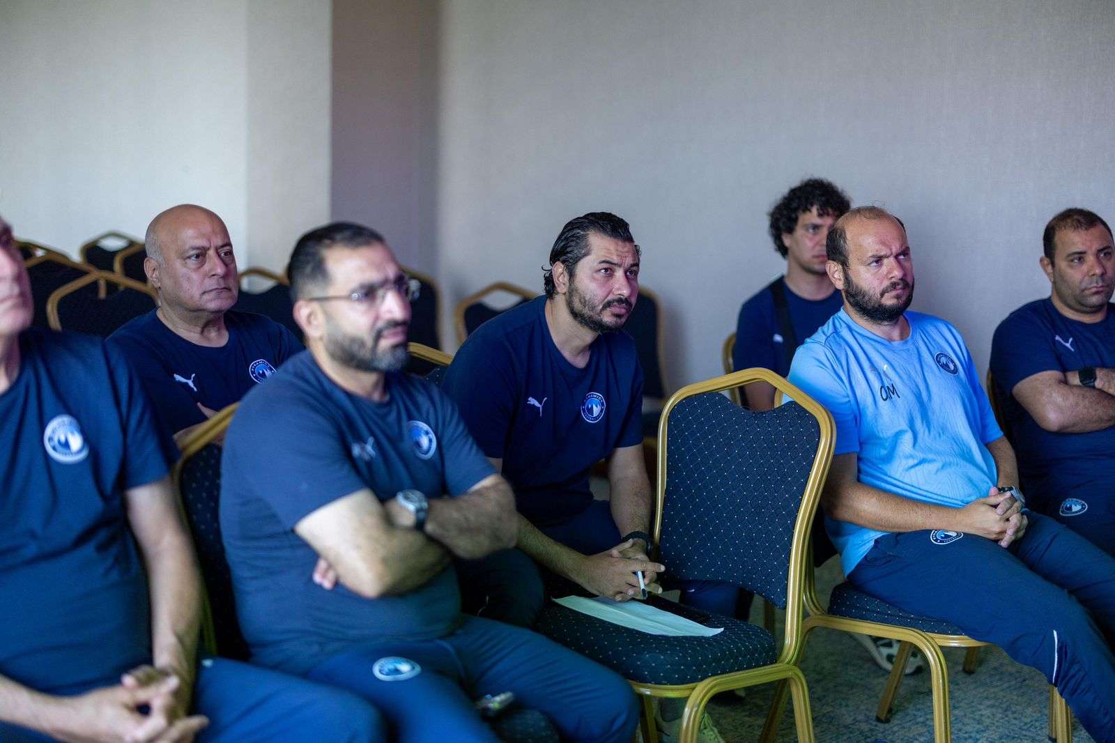 مسؤولو بيراميدز في اجتماع الفيفا