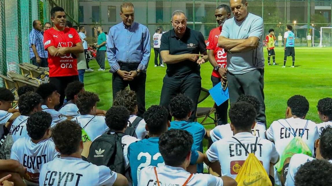 الخطيب يزور تدريبات منتخب مصر للناشئين