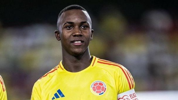 哥伦比亚U17防守型中场阿罗斯科曼联转会照片