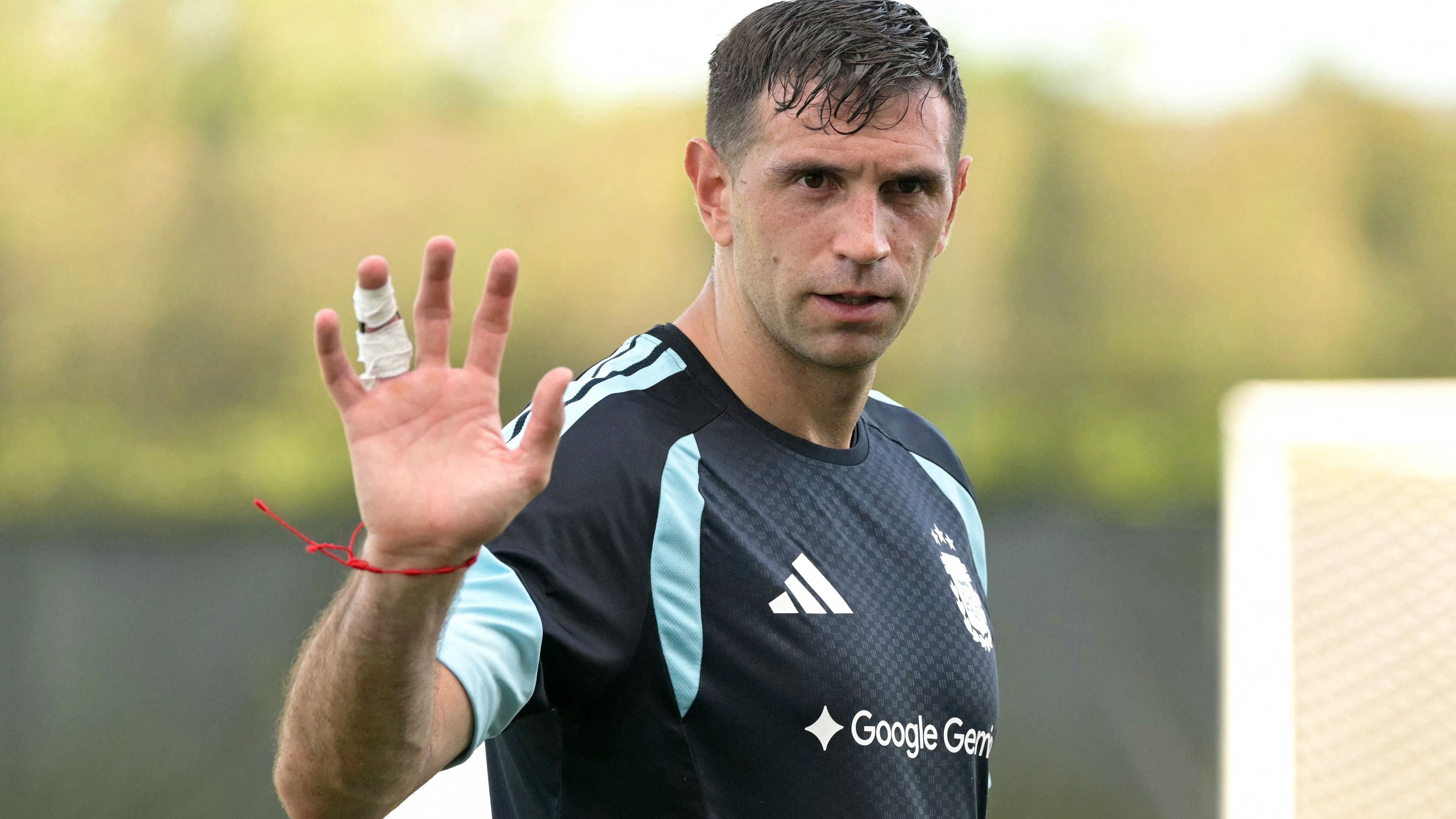 Ability to read the direction of free kicks