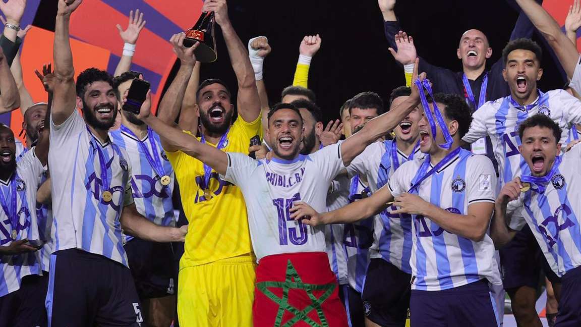 بيراميدز يتوج بكأس القارات الثلاث