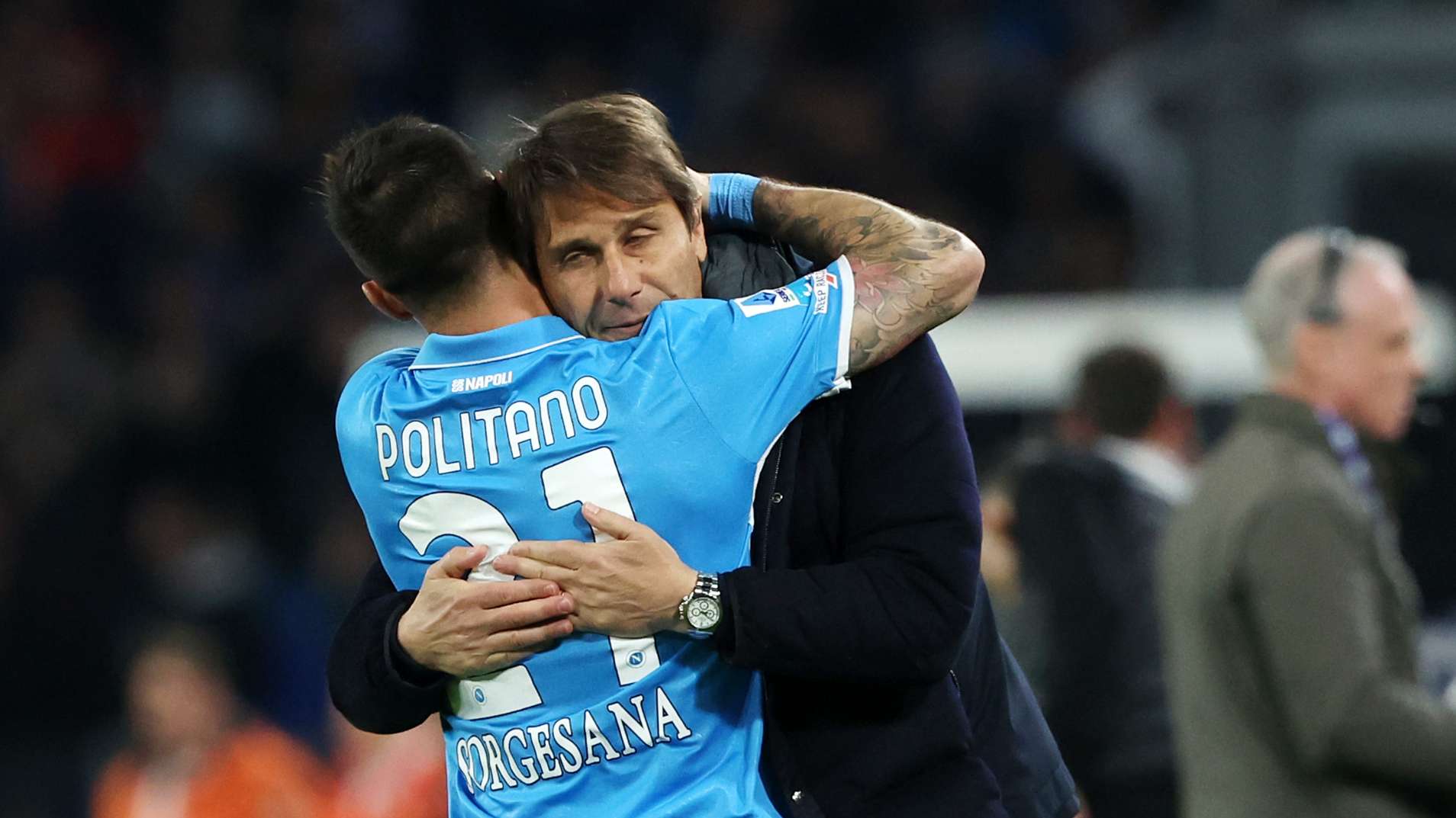 Politano Conte Napoli 2025 abbraccio 16.9