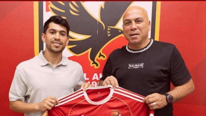 محمد شكري لاعبا في الأهلي المصري