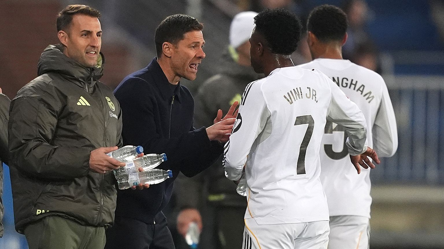 Vinícius Júnior Alonso Real Madrid foto