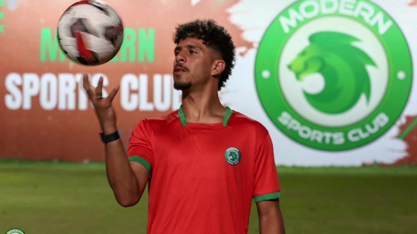 محمود ممدوح لاعبا في مودرن سبورت