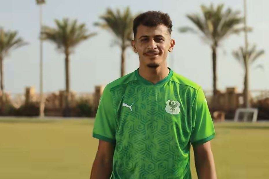 عمر الساعي بقميص المصري