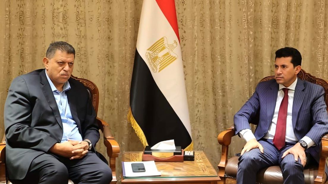وزير الرياضة مع خالد فتحي رئيس الاتحاد المصري لكرة اليد