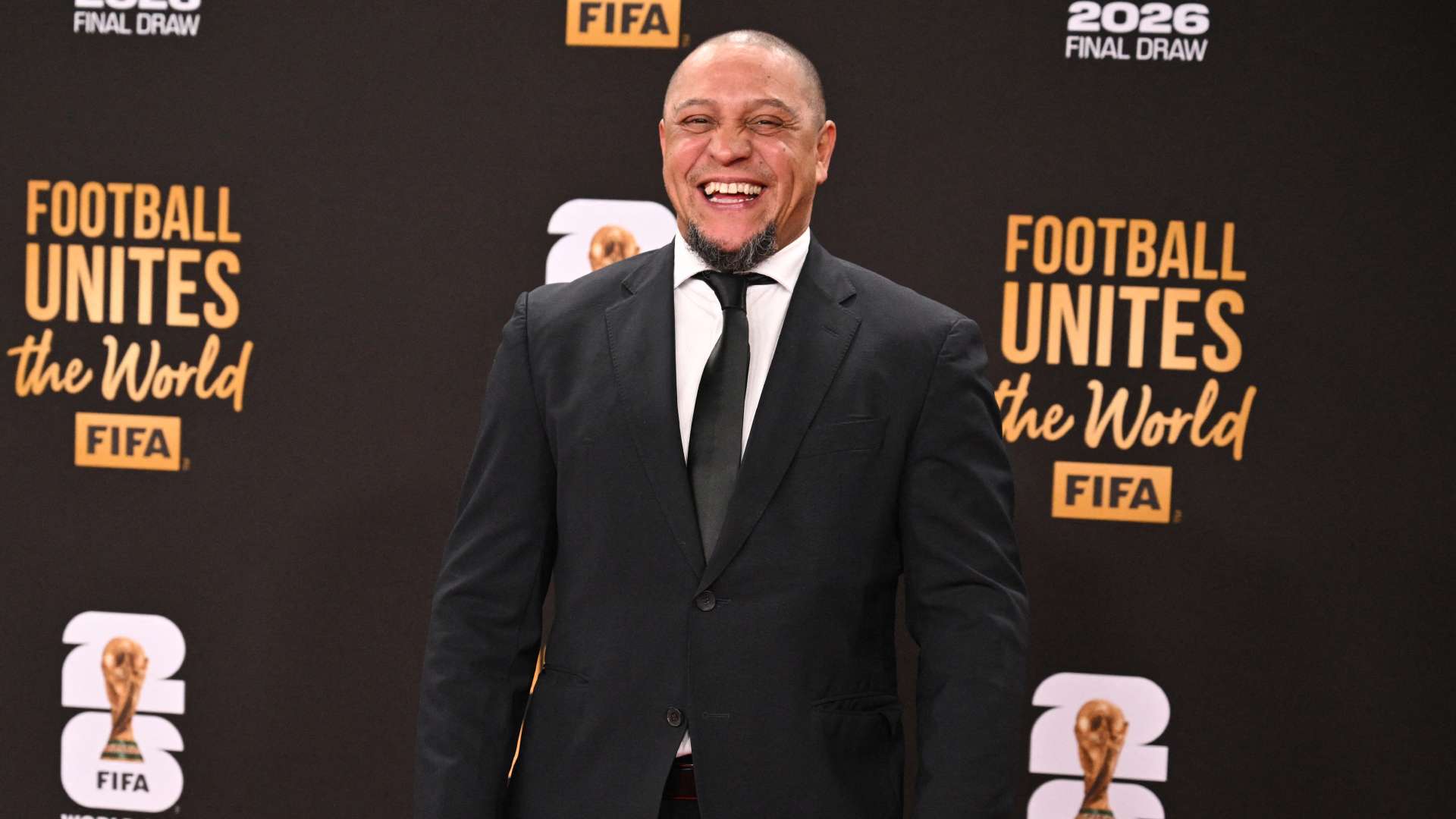 الدوري البرازيليبمشاركة أمير سعودي.. بداية المشروع العملاق لرونالدو وروبرتو كارلوسصفقة ضخمة14:5919 أكتوبر 2026