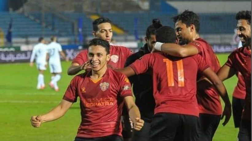 محمد توني مع لاعبي سيراميكا