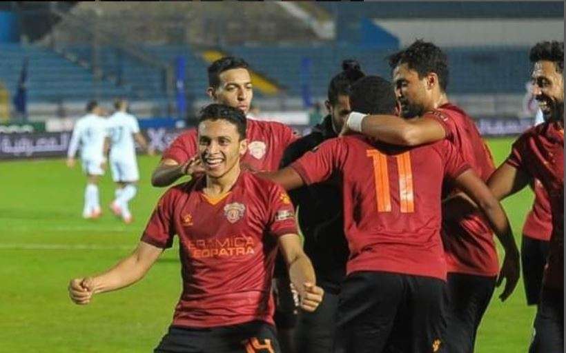 محمد توني مع لاعبي سيراميكا