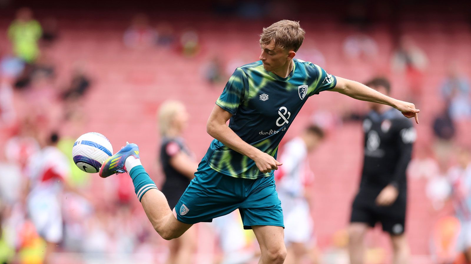 Dean Huijsen Golden Boy race image with Real Madrid and Barcelona in the background
