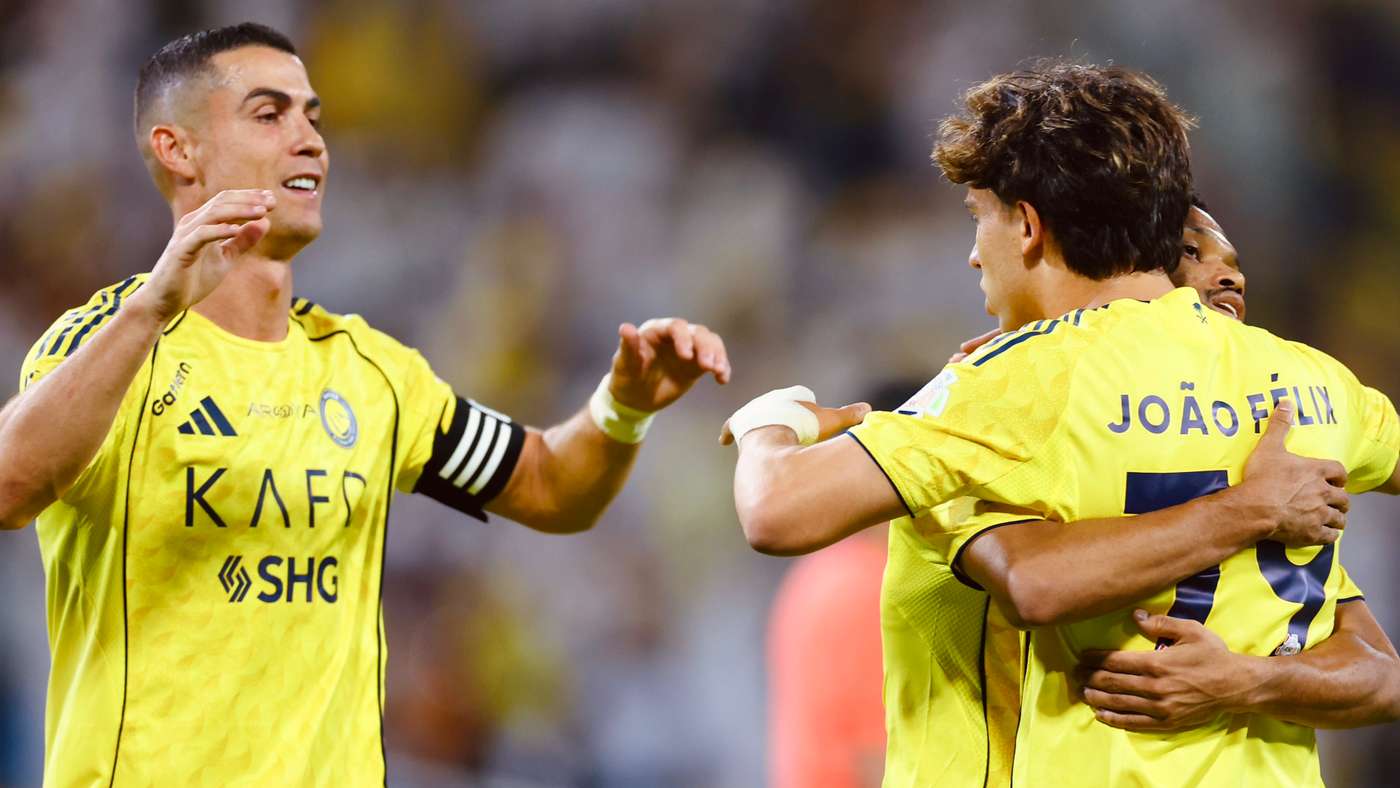 Foto di Cristiano Ronaldo e João Félix con l'Al-Nassr contro l'Hazm