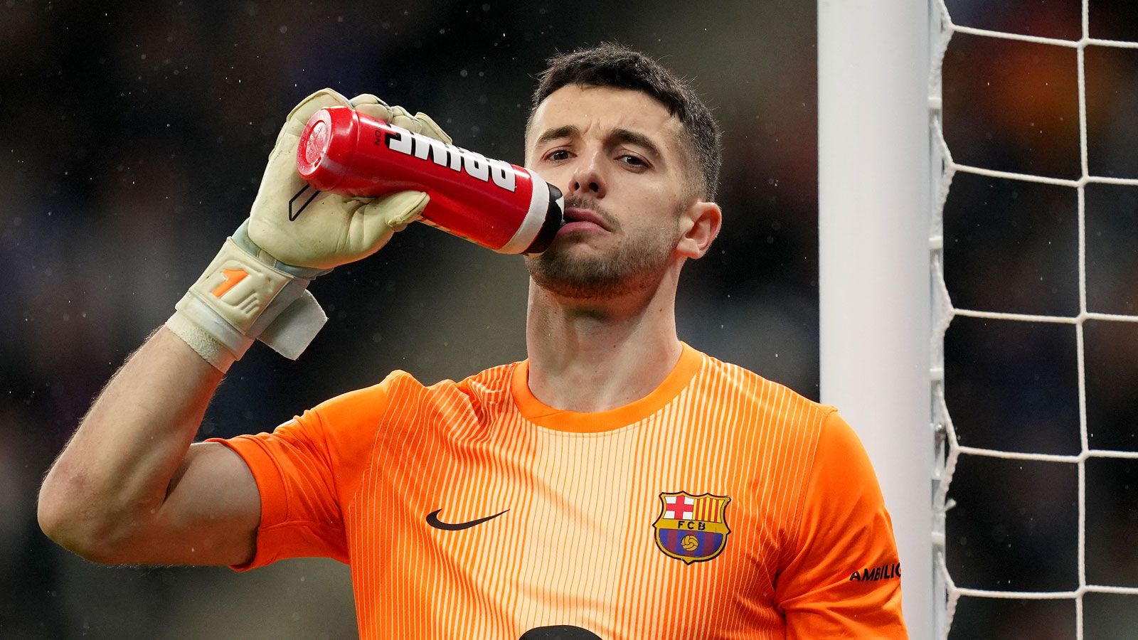 خوان جارسيا يخرج عن صمته بشأن انتقاله الحساس إلى برشلونة