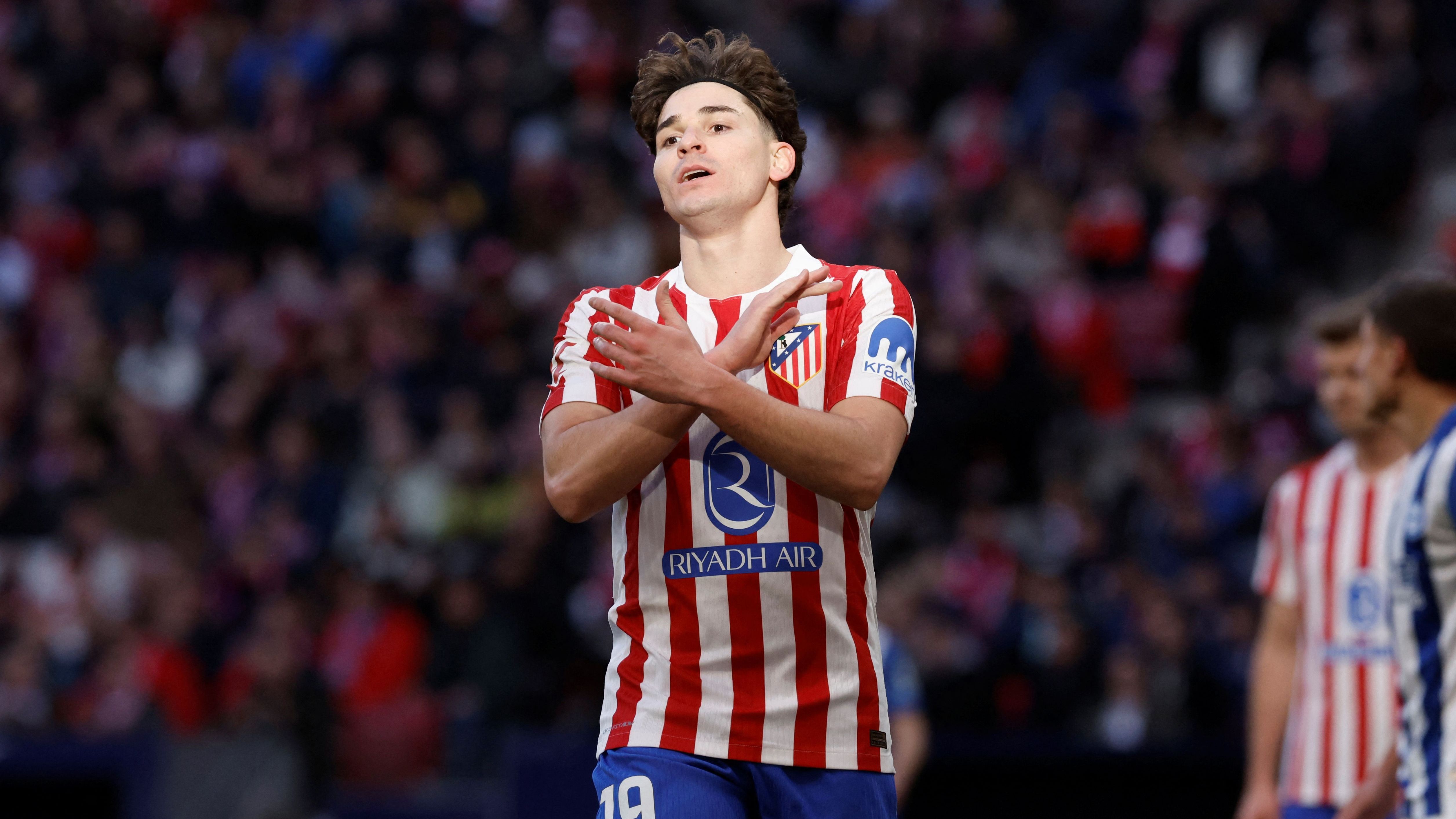 رئيس أتلتيكو مدريد يؤكد استمرار ألفاريز وسيميوني ويرفض تقنية VAR قبل مواجهة برشلونة