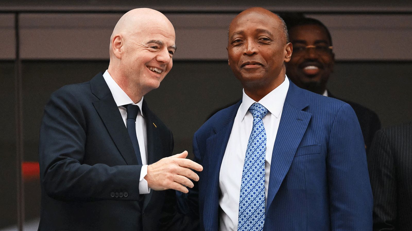 الاتحاد الإفريقي يقبل اعتذار الفيفا.. ويجدد دعمه لإنفانتينو