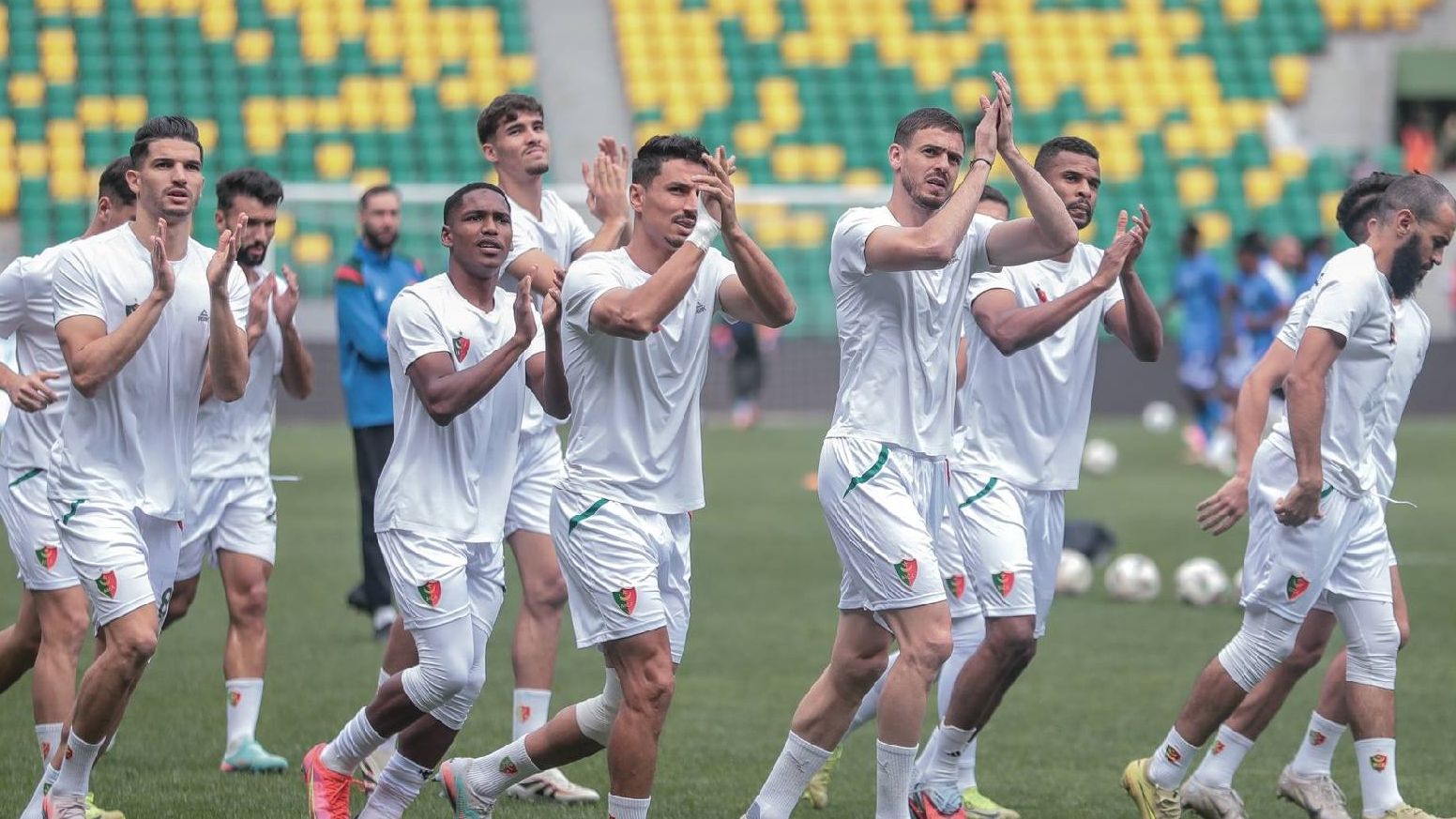 Mouloudia Alger contre Saint Eloi Lupobo CAF Champions League photo