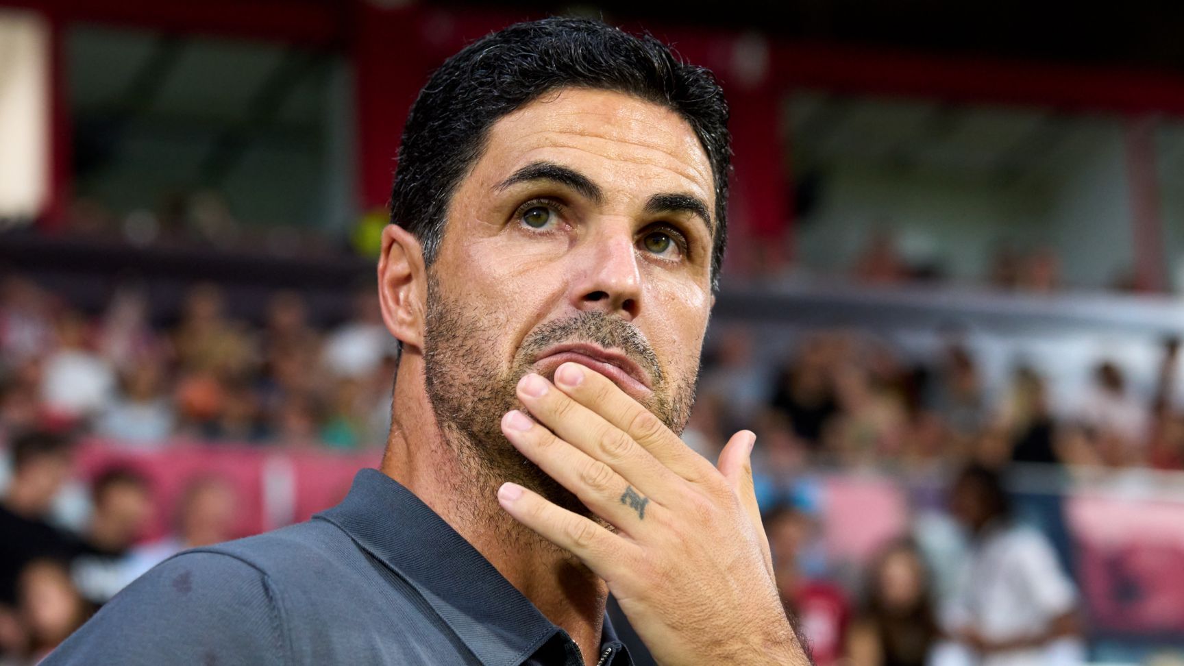وفاء أم قلة احترام؟.. أرتيتا يهاتف ألفاريز واللاعب يتجاهل الاتصال