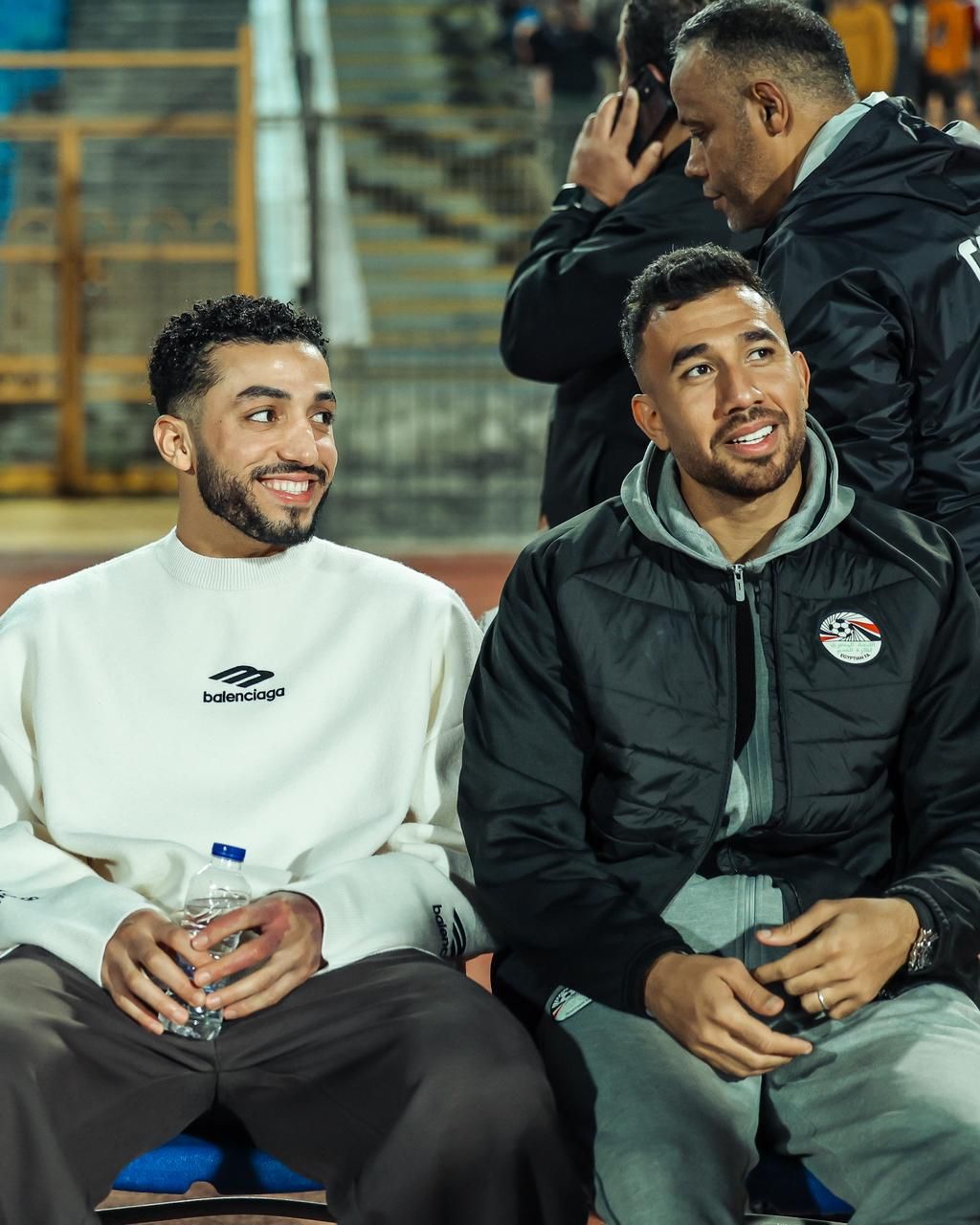 محمد عبد المنعم وتريزيجيه في مباراة مصر ونيجيريا