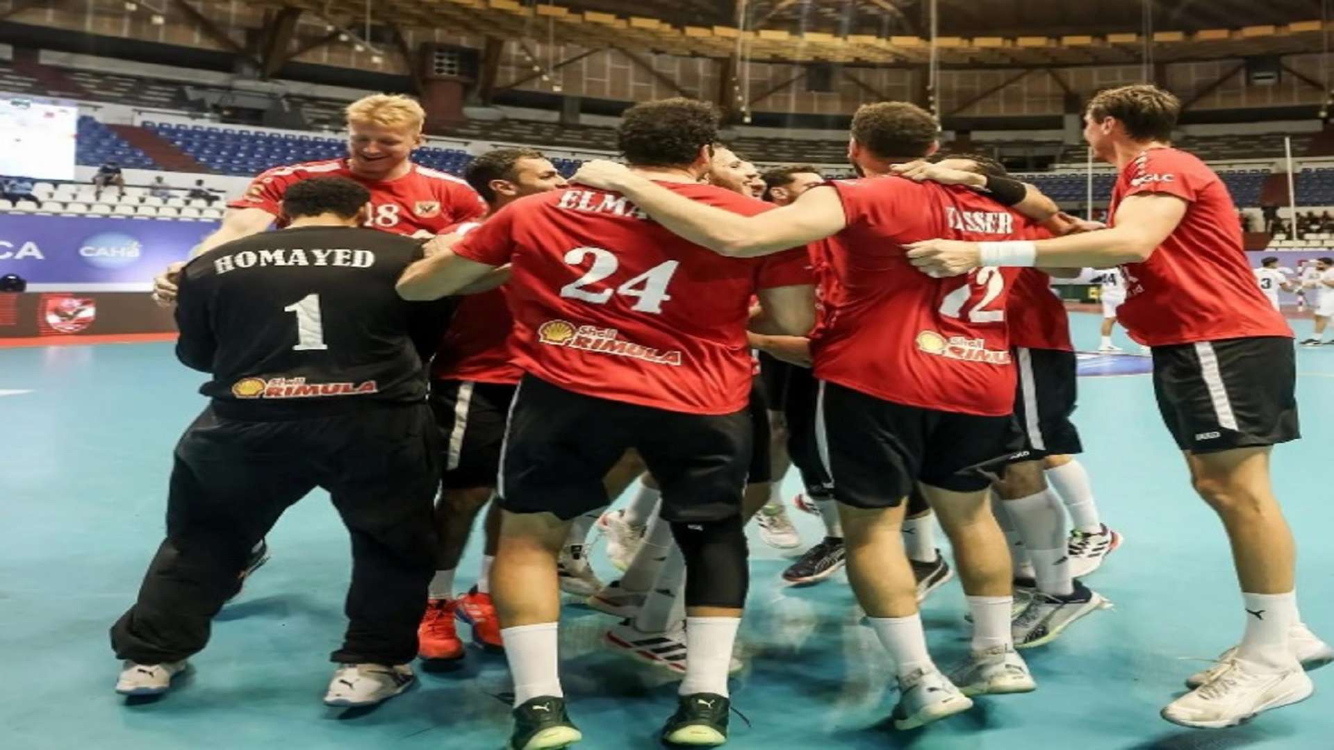 لاعبو الأهلي