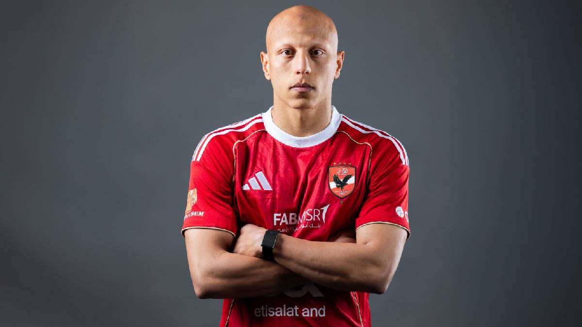 عمرو الجزار لاعبا في الأهلي المصري