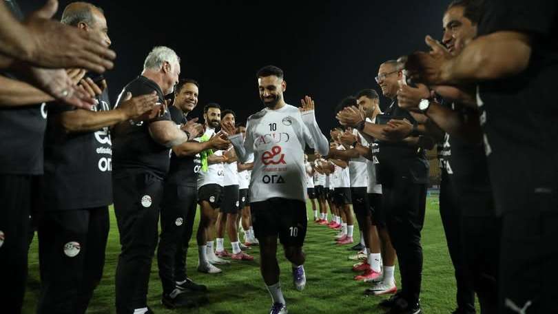 ممر شرفي لمحمد صلاح في مران منتخب مصر