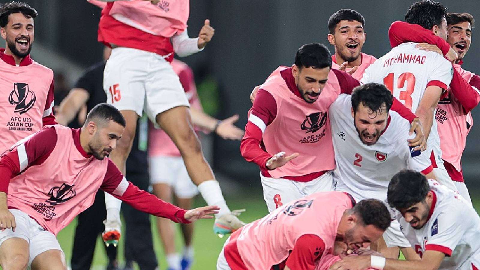 احتفال لاعبي المنتخب الأولمبي الأردني