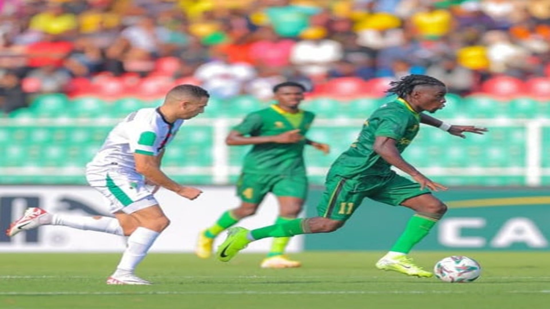 扬加对阵军团的非洲冠军联赛画面