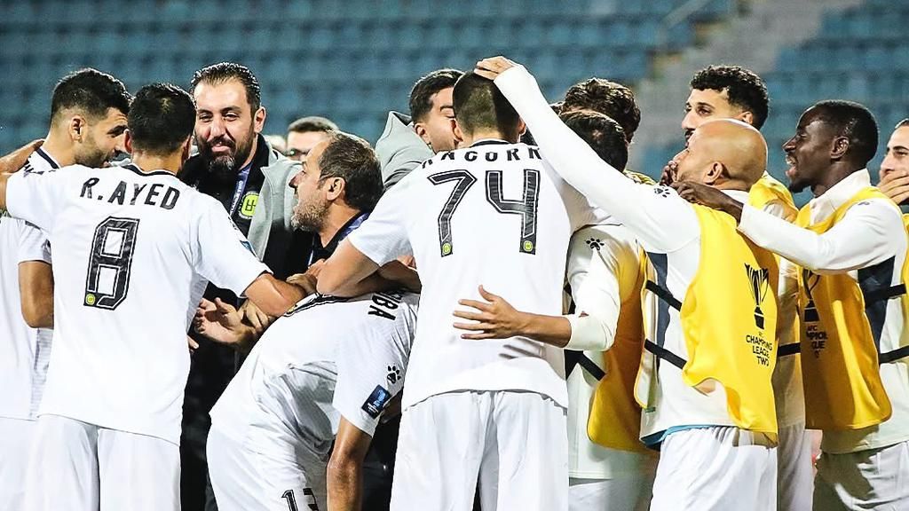 احتفال لاعبي الحسين إربد